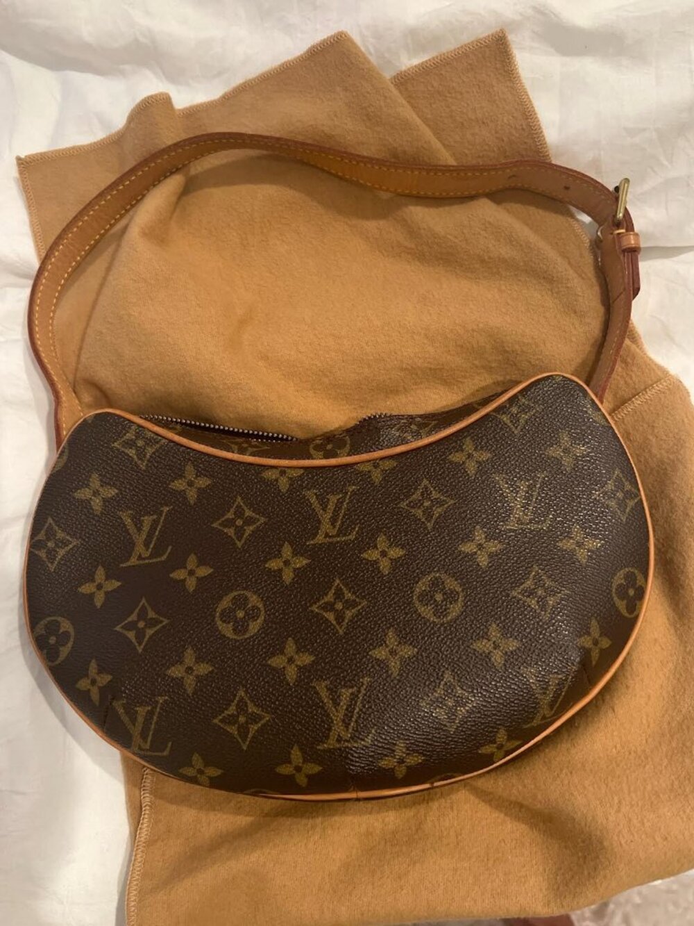 Louis Vuitton Monogram Croissant PM Shoulder bag - Picture 4 of 16